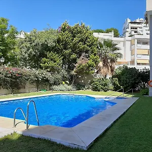 Lola Y Manuela En Primera Linea Playa Carihuela Con Excelente Terraza-jardin De 80 M2 Frente Al Mar Con Aparcamiento Privado Ideal Descansar Oyendo Olas Del Mar Torremolinos