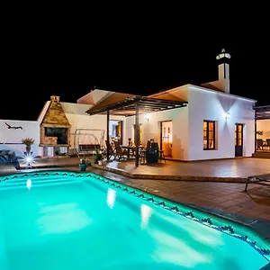 Villa Eslanzarote Acoruma House, Super Wifi, Heated Pool España